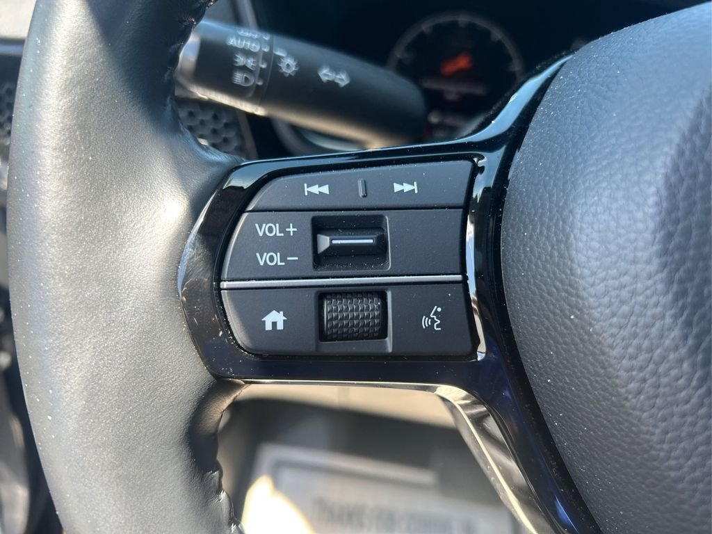Used 2024 sparkle silver metallic Honda EX-L image 30