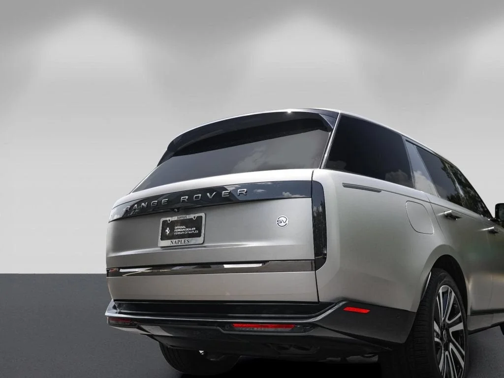 Used 2023 Flux Silver SV Bespoke Ultra Metallic Satin Land Rover SV image 15