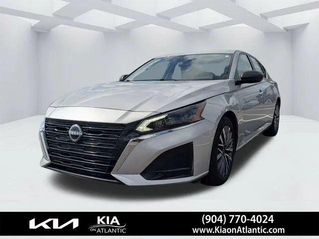 Used 2025 Silver Nissan 2.5 SV image 7