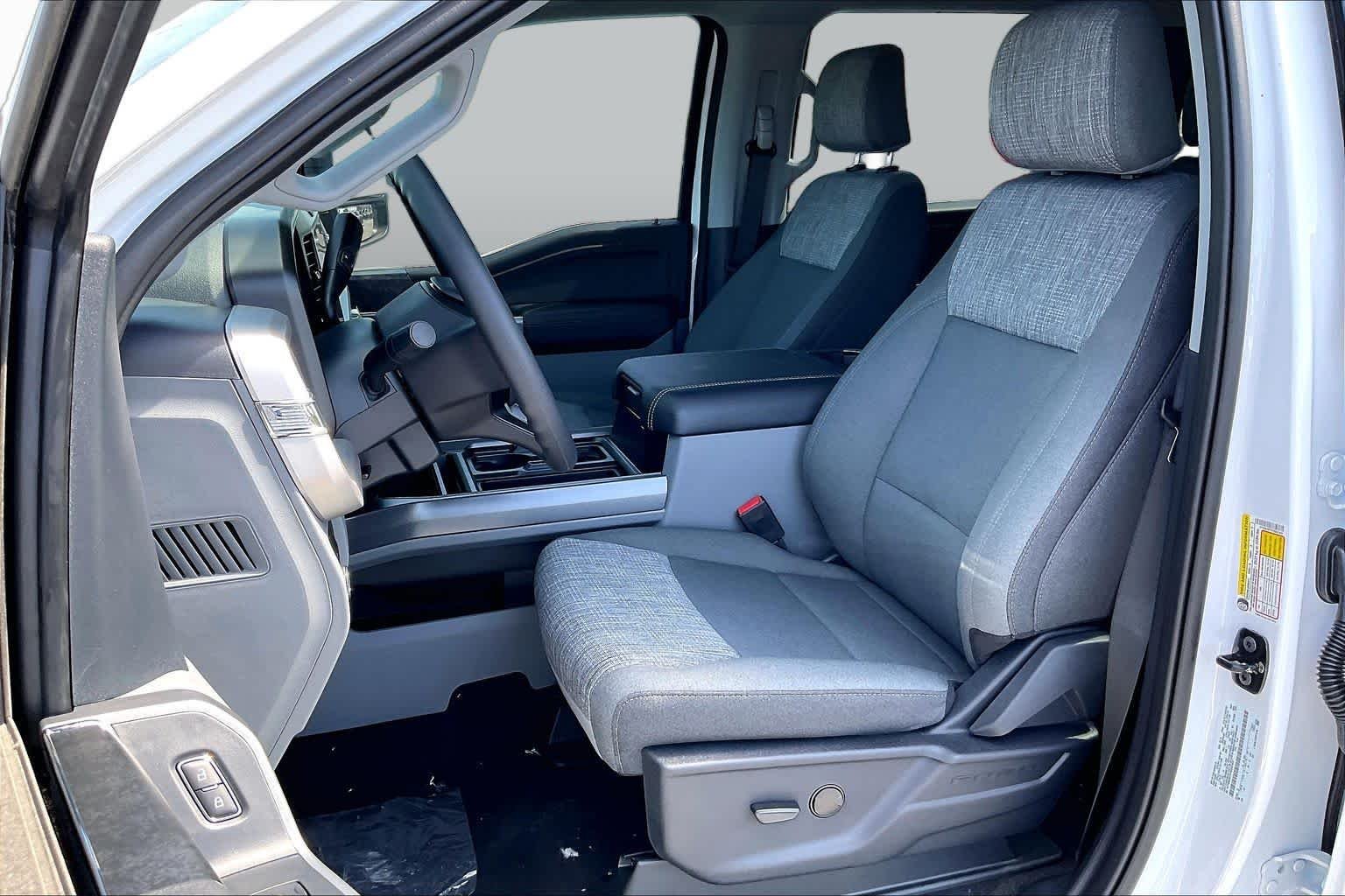 New 2026 Oxford White Ford XLT image 7