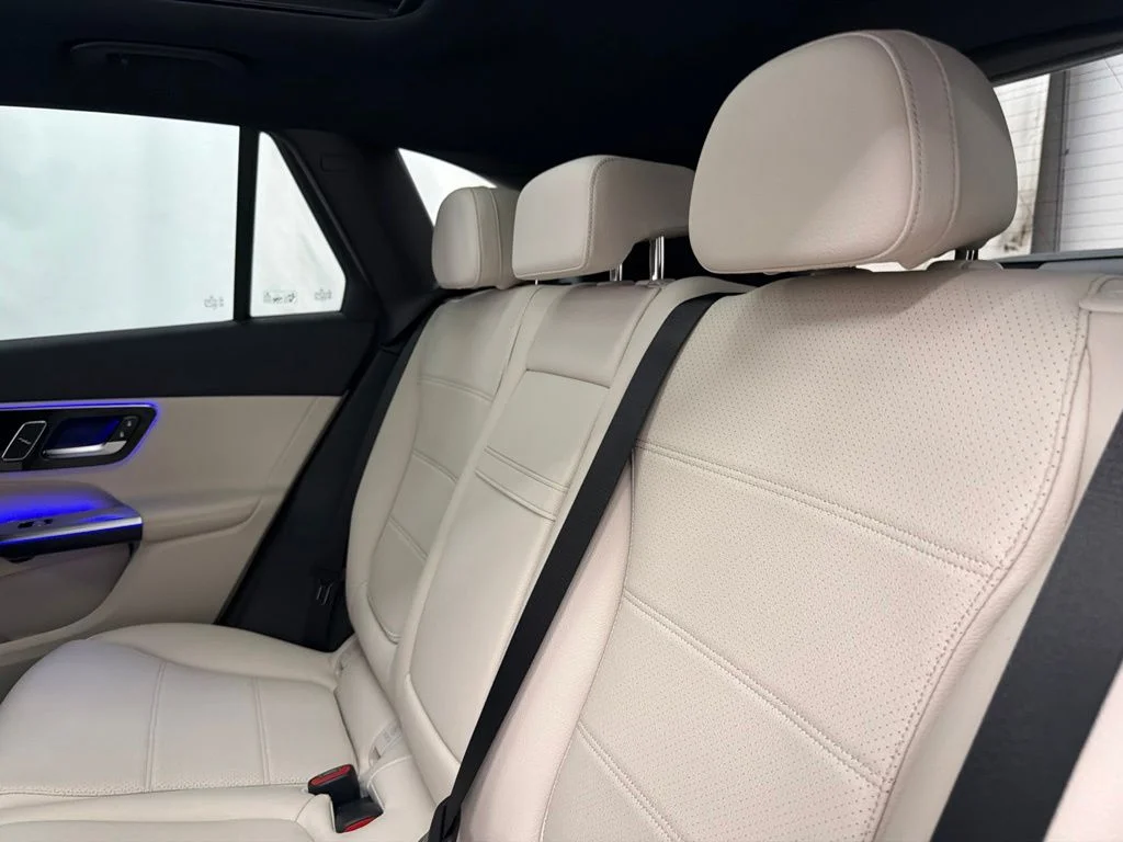 New 2027 White Mercedes-Benz GLC 300 image 18