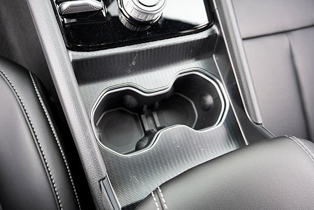 New 2026 Diamond Black Crystal Pearl-Coat Exterior Paint Jeep Limited image 36