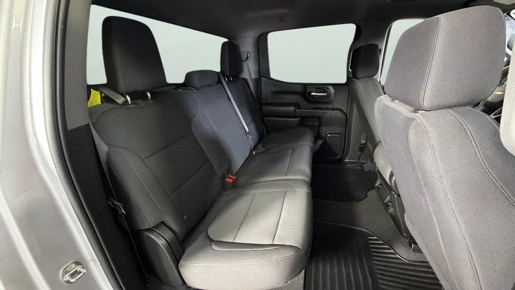 Used 2022 Silver Ice Metallic Chevrolet Custom image 31
