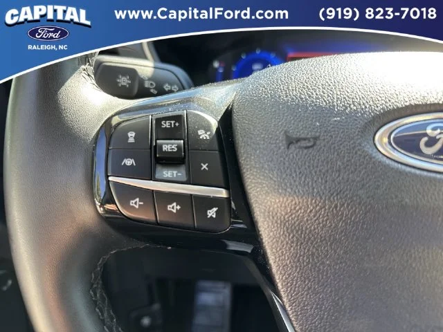 Used 2022 Red Ford SEL image 22