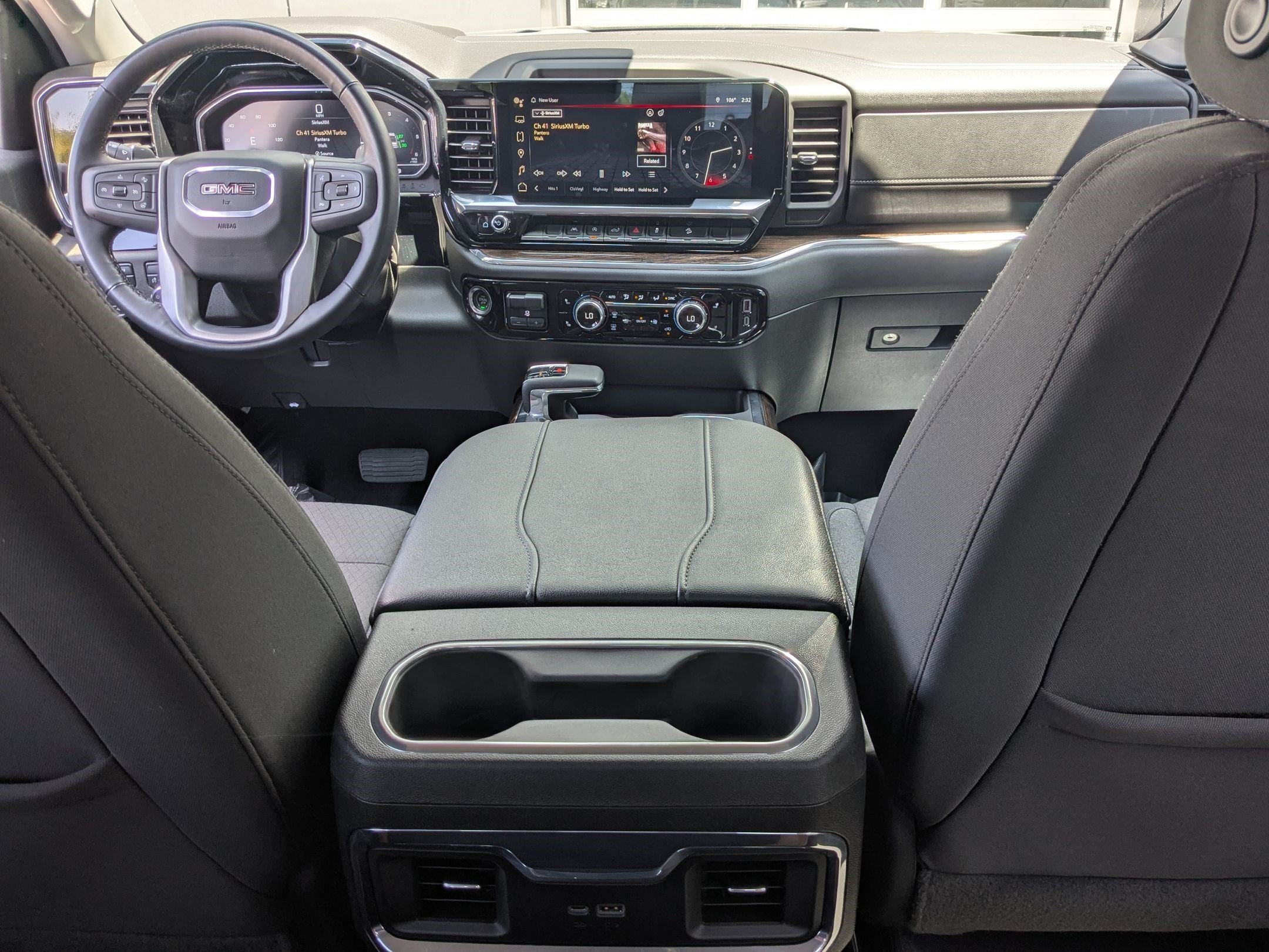 Used 2024 Onyx Black Metallic GMC Elevation image 29
