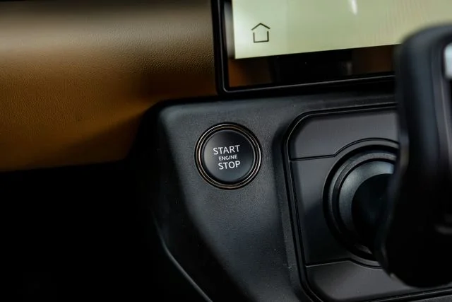 New 2026 Woolstone Green Land Rover X-Dynamic SE image 25