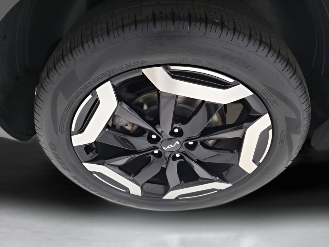 Used 2024 Dark Moss Kia S image 8
