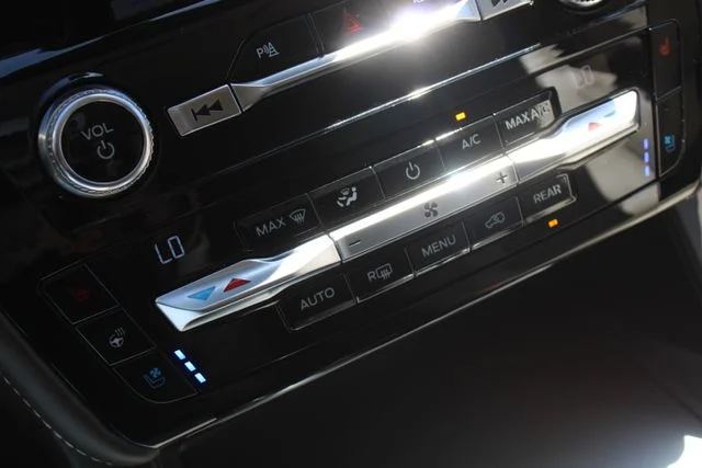 Used 2021 White Ford Platinum image 22