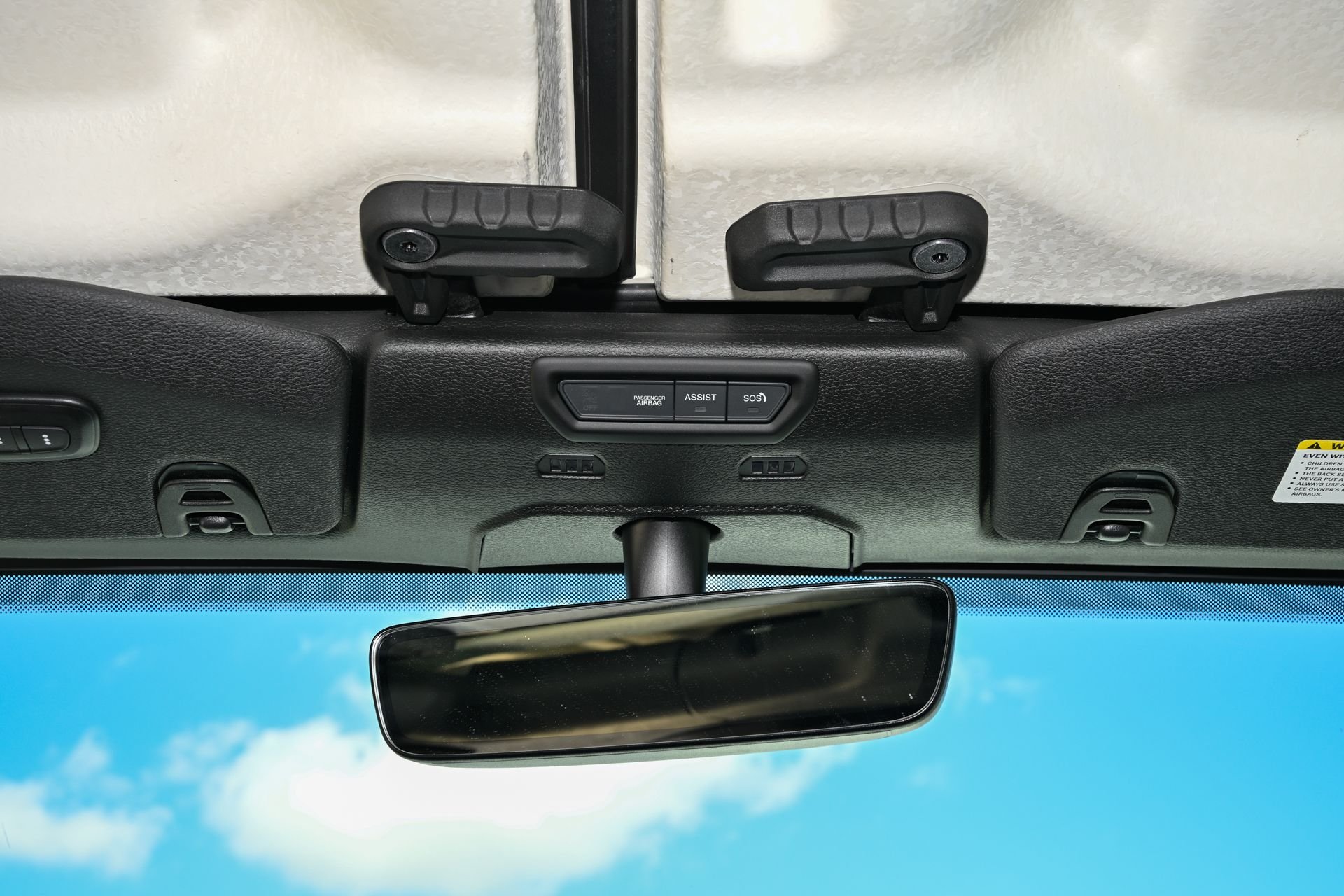 Used 2023 White/off-white Jeep Sport S image 24