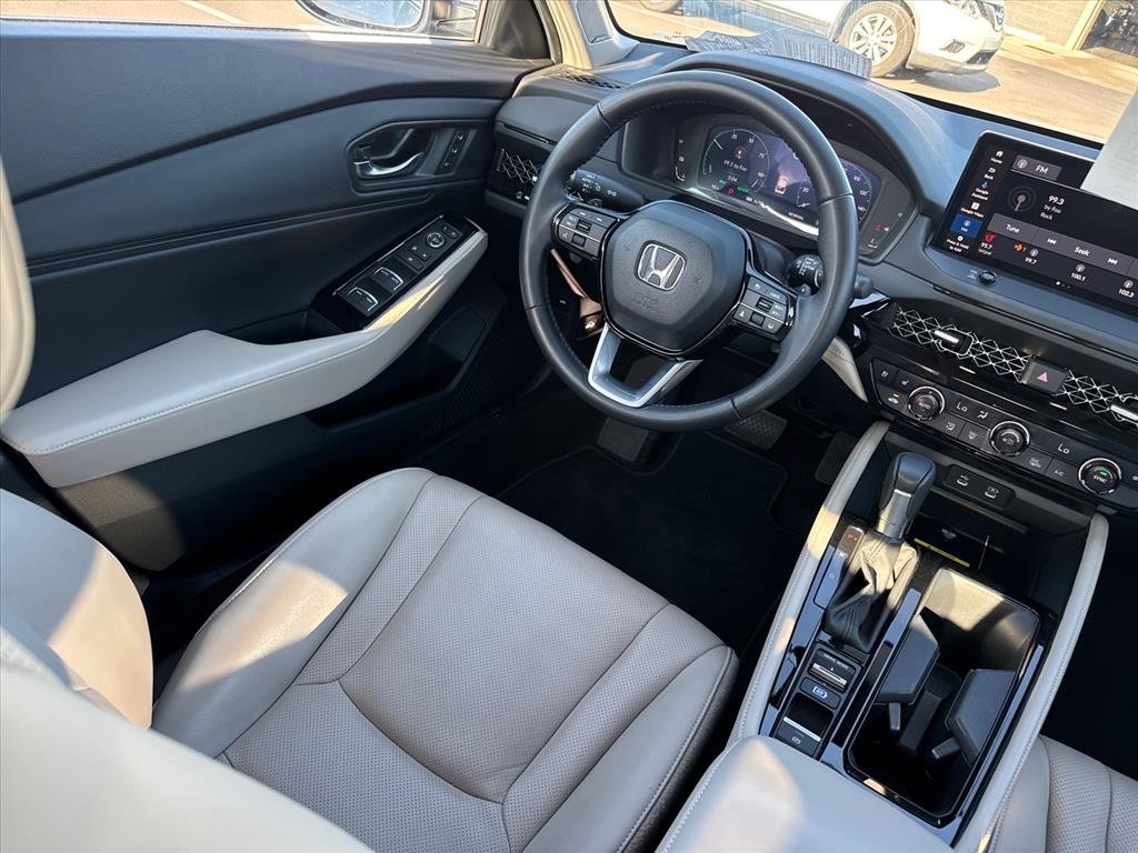 Used 2023 Platinum White Pearl Honda Touring image 12