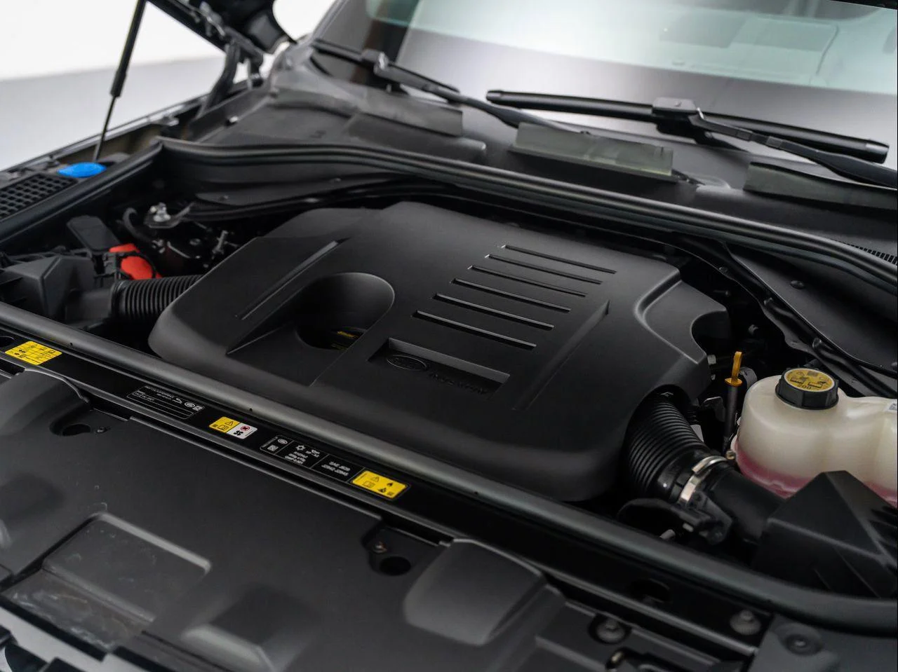 New 2026 Carpathian Grey Land Rover P400 SE image 10