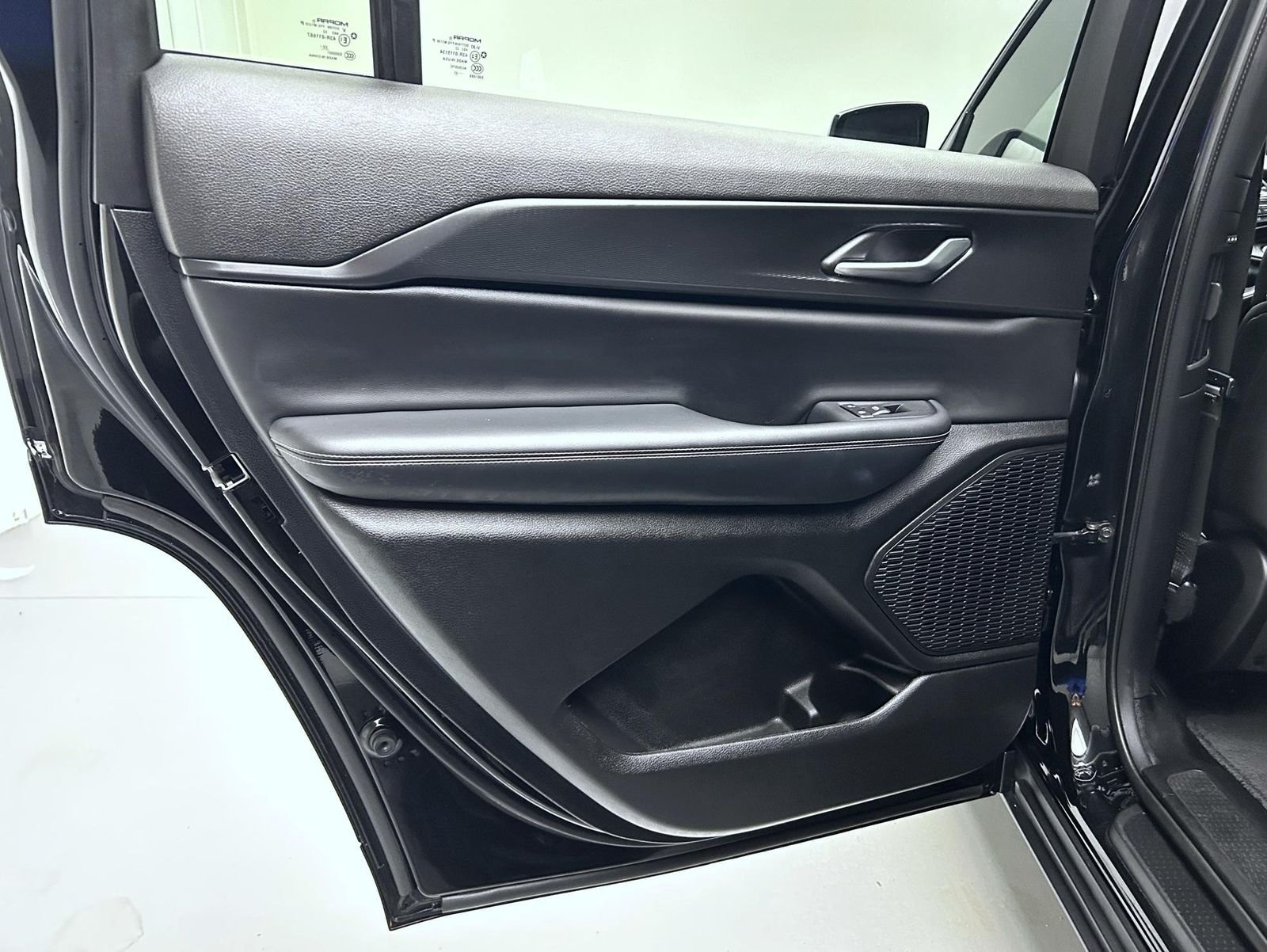 Used 2023 Black Jeep Altitude image 21