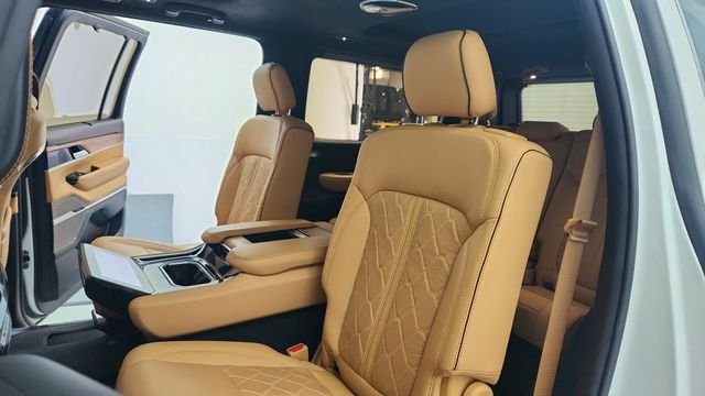 Used 2022 White Jeep Series III image 21