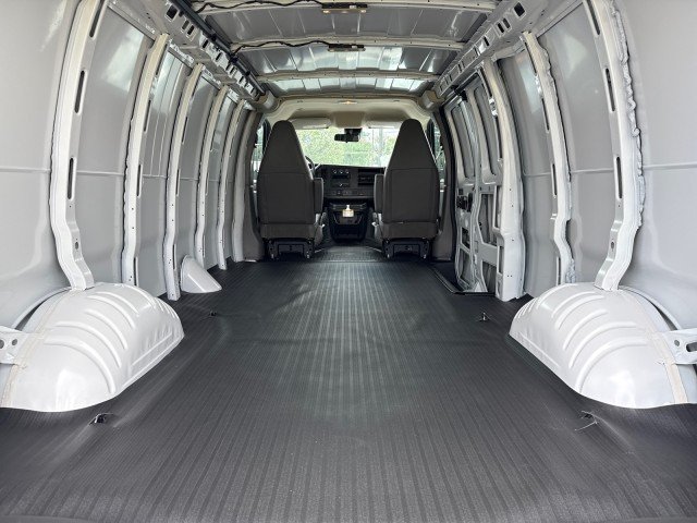 2025 Chevrolet Express Cargo Work Van - Photo 9