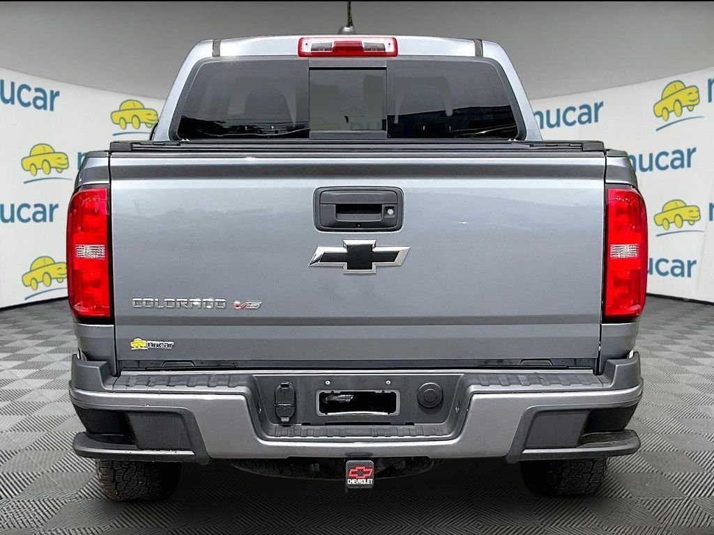 Used 2018 Gray Chevrolet Z71 image 5