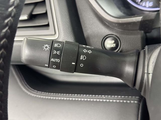 Used 2023 Ice Silver Metallic Subaru Limited image 21