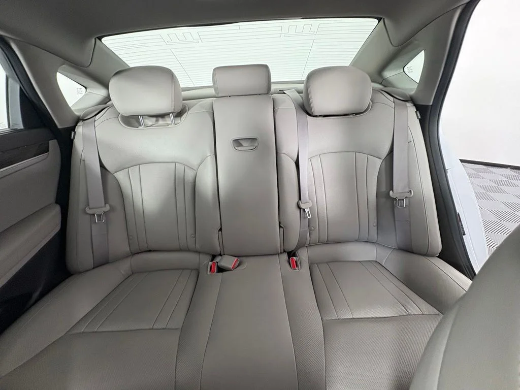 Used 2017 White Genesis 3.8 image 6