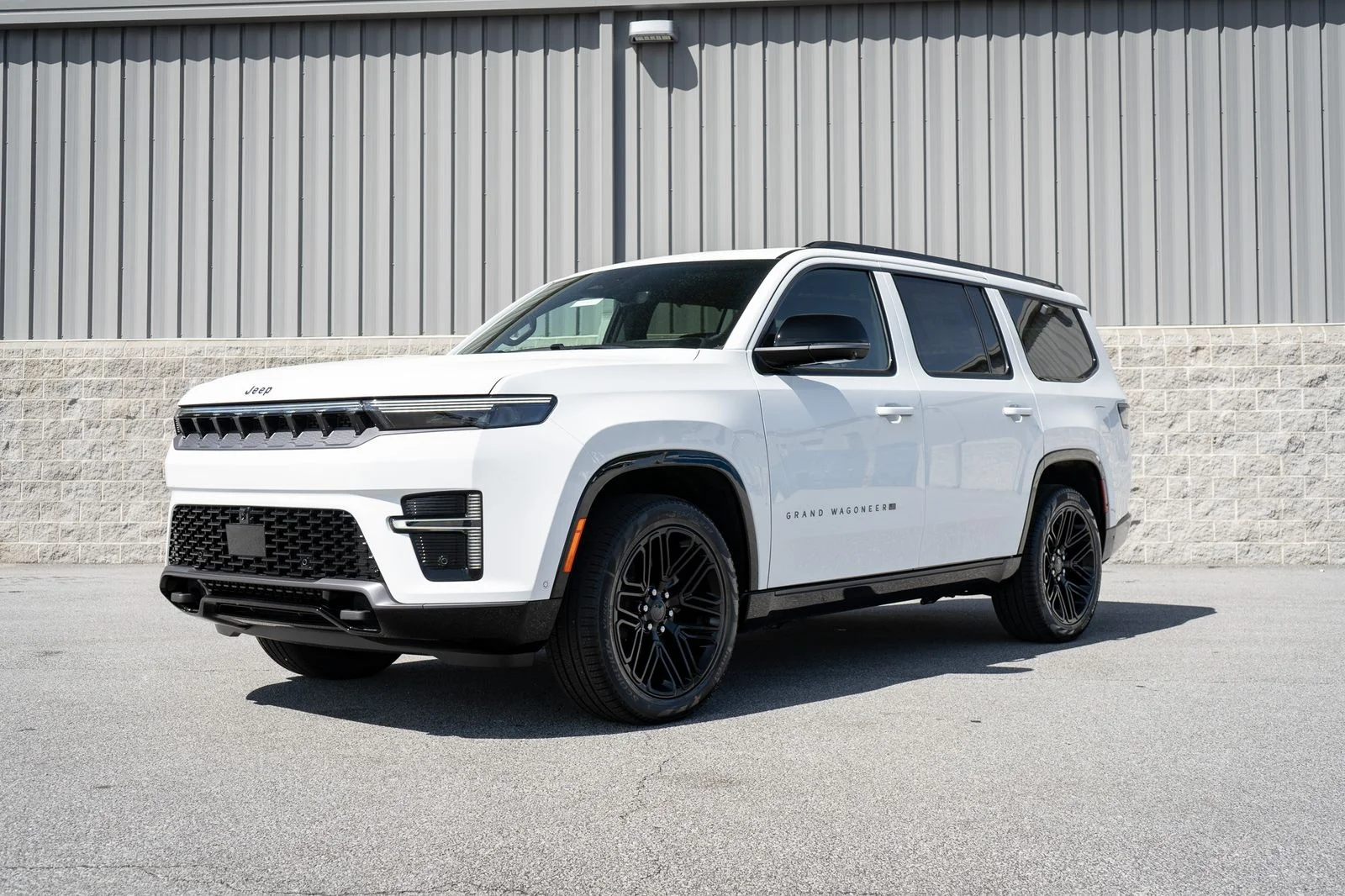 New 2026 Bright White Clear-Coat Exterior Paint Jeep Limited Reserve image 10