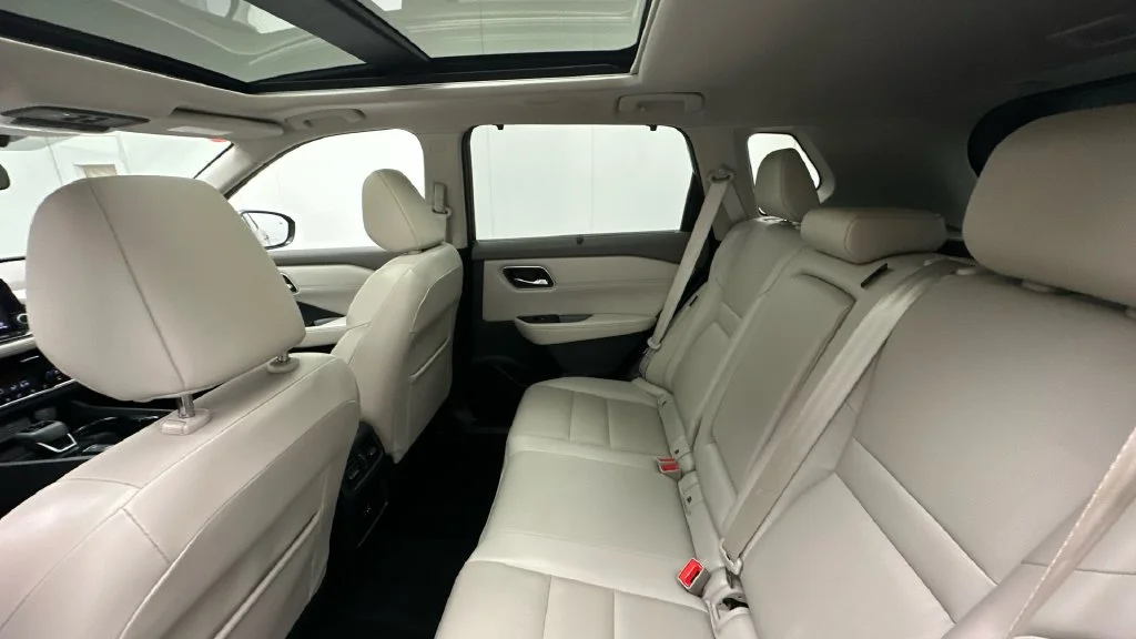 Used 2021 Red Nissan SV image 10