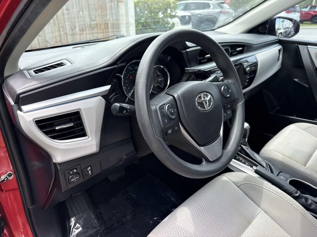 Used 2014 Red Toyota LE image 23