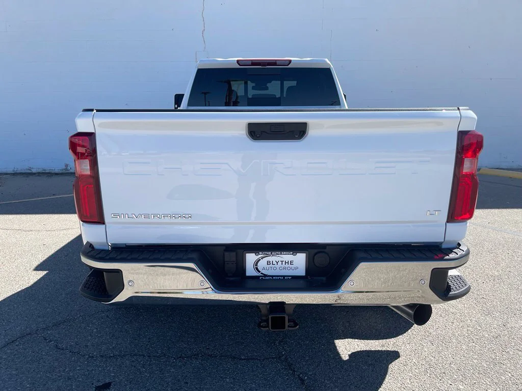New 2026 Summit White Chevrolet LT DRW image 5