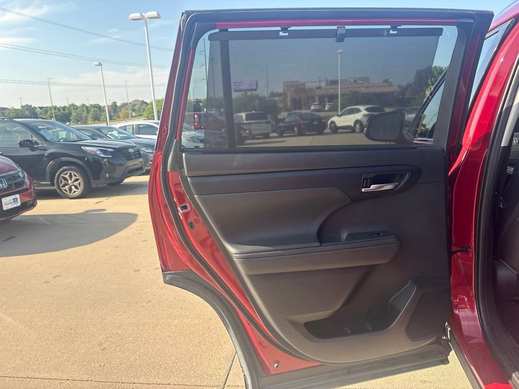 Used 2020 Pearl Toyota XLE image 31