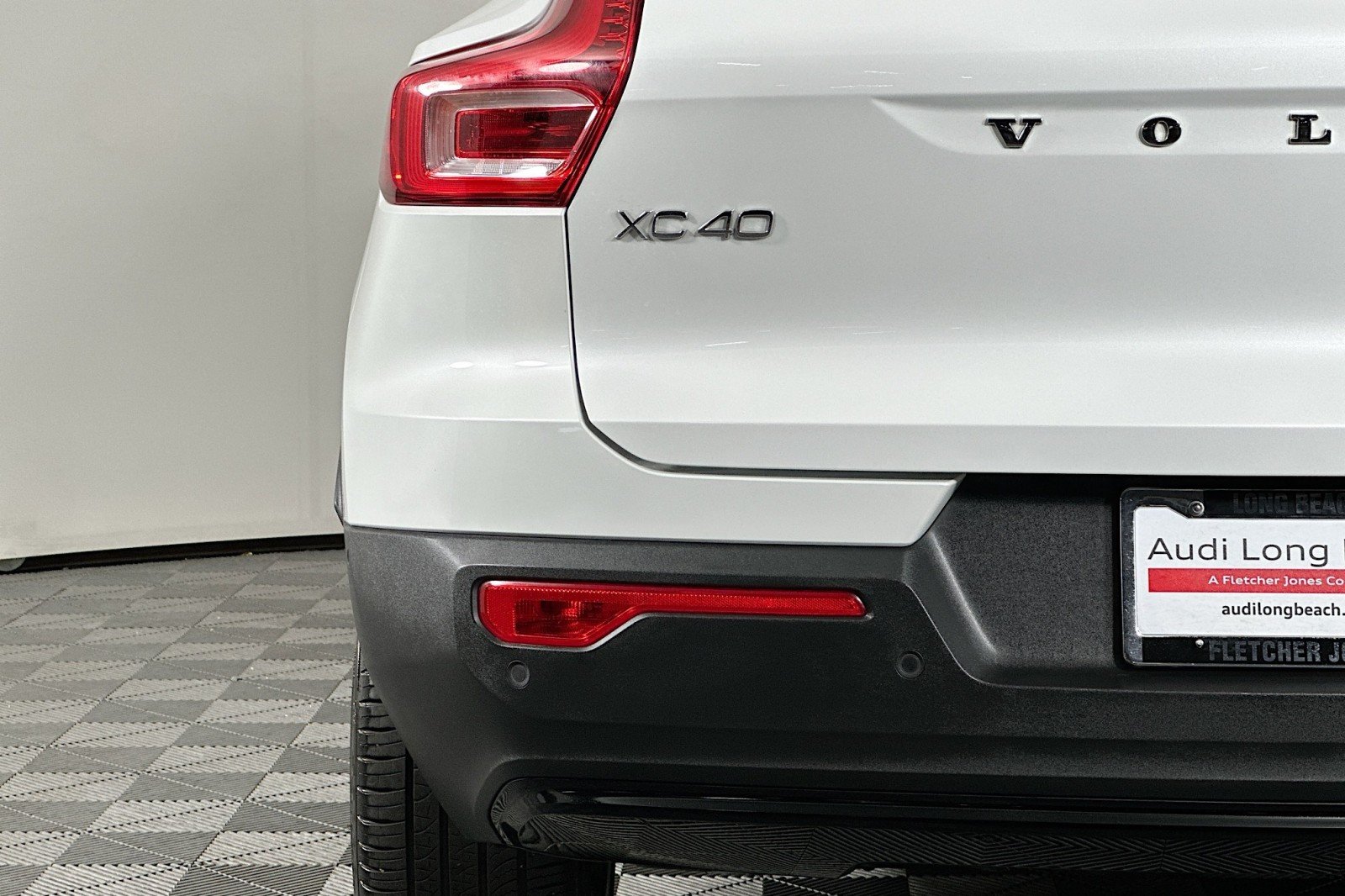 Used 2023 Crystal White Metallic Volvo Ultimate image 17