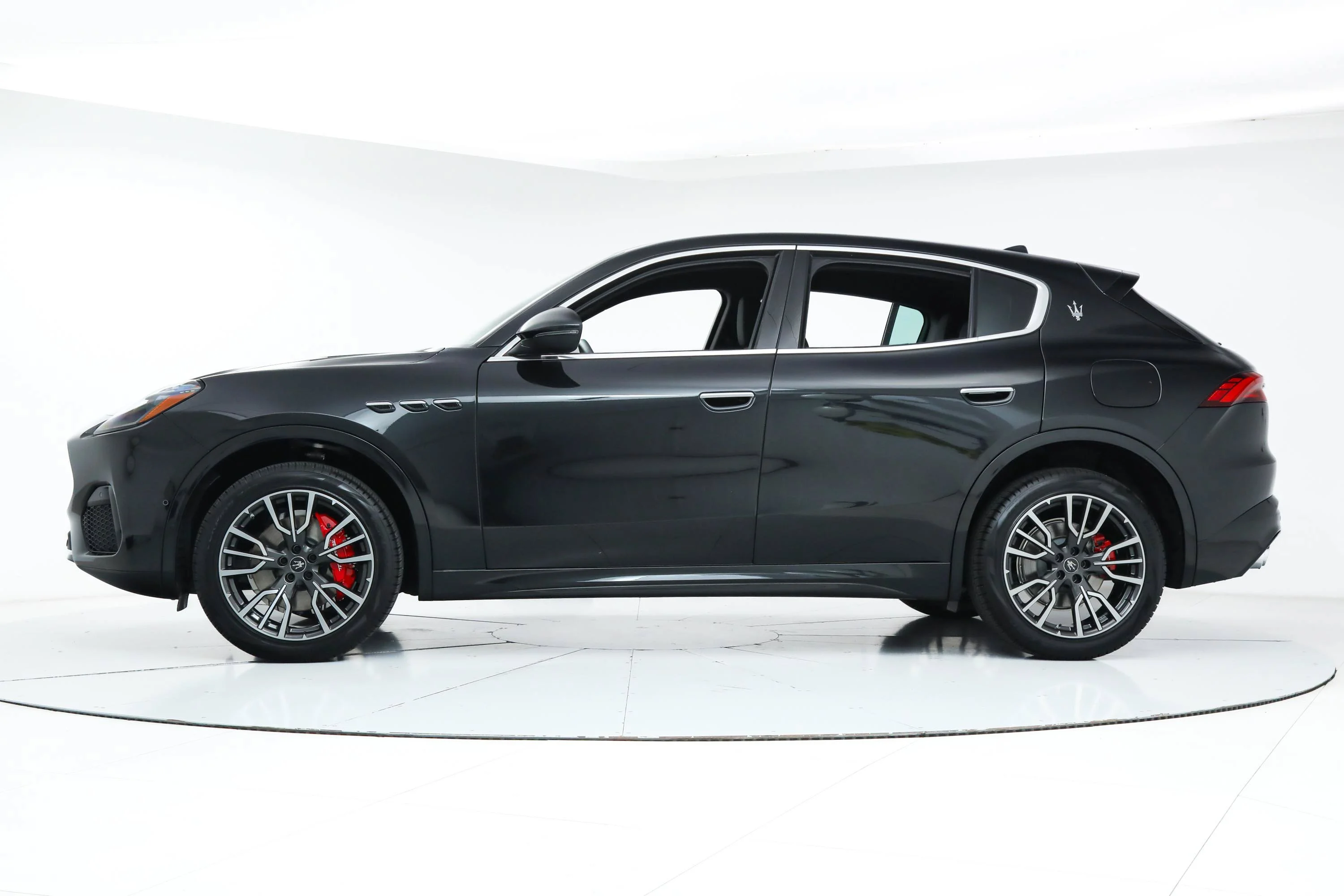 New 2025 Black Maserati  image 2