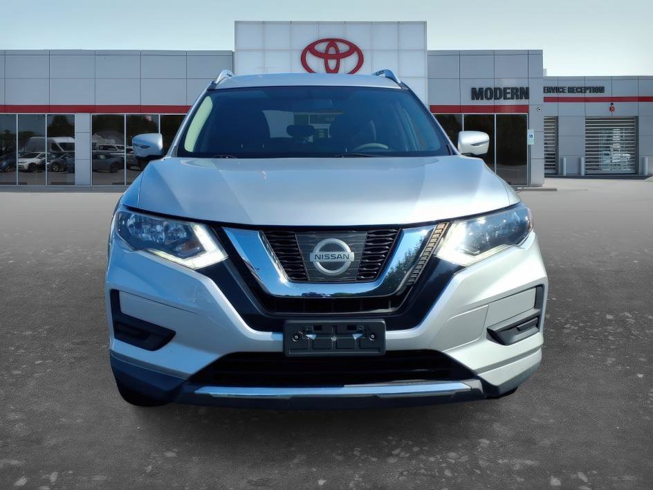 Used 2017 Brilliant Silver Nissan SV image 9