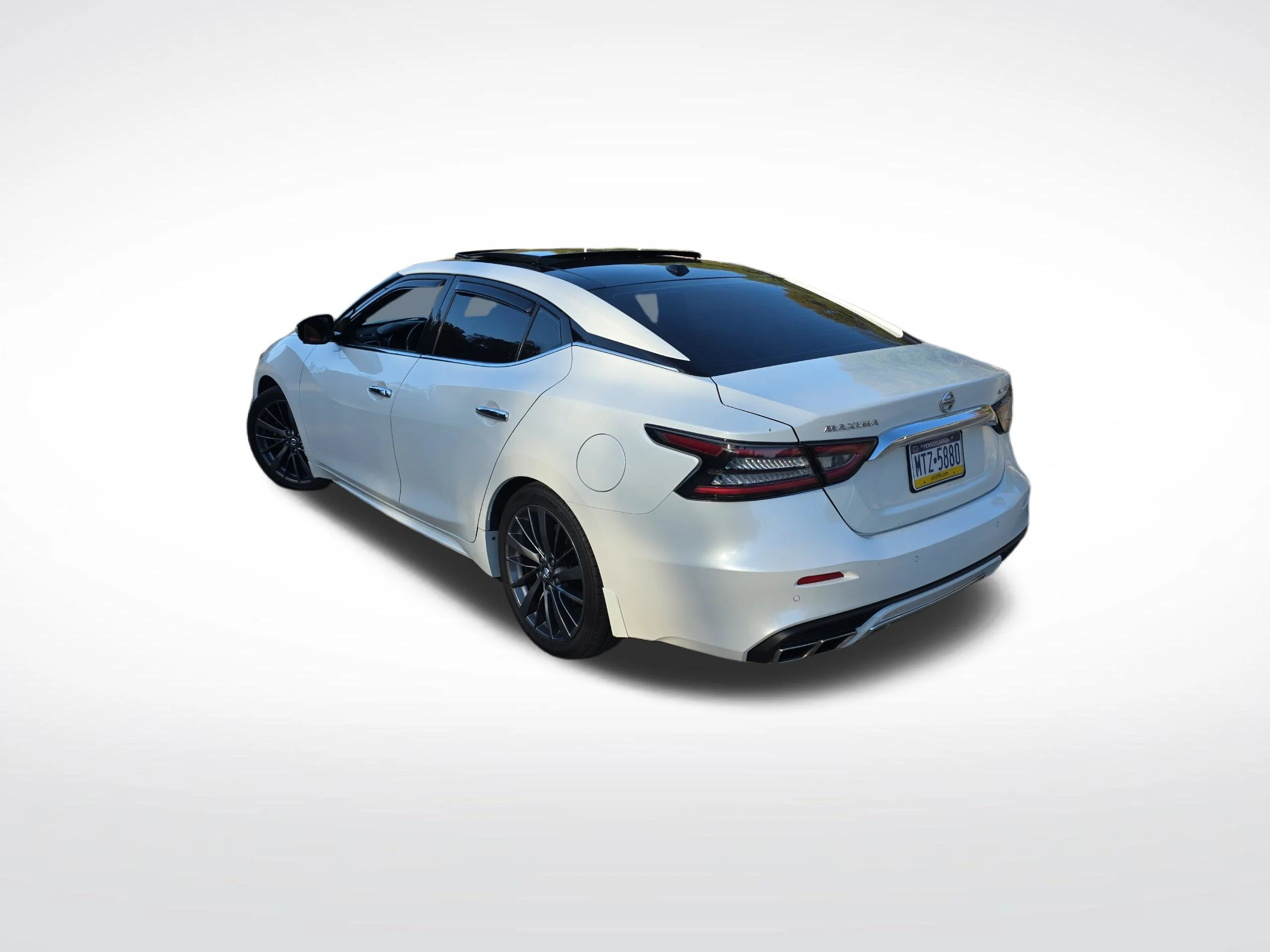 Used 2020 White Nissan Platinum image 7