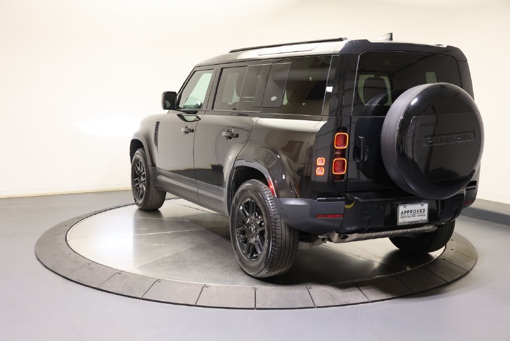 Used 2023 Santorini Black Metallic Land Rover S image 3