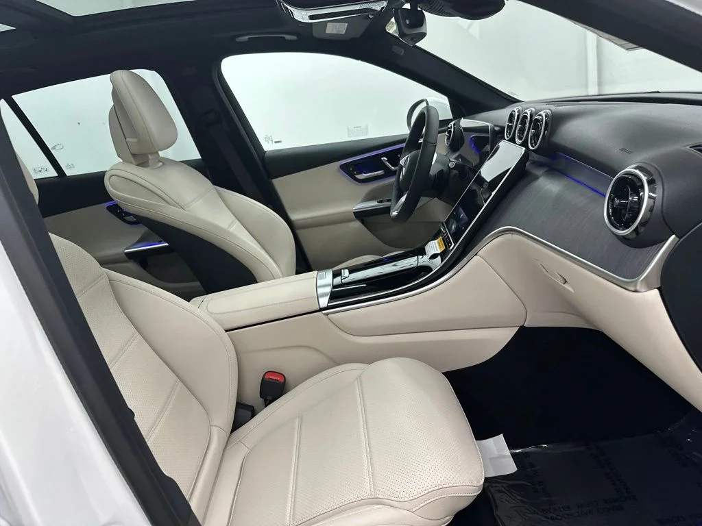 New 2027 White Mercedes-Benz GLC 300 image 26