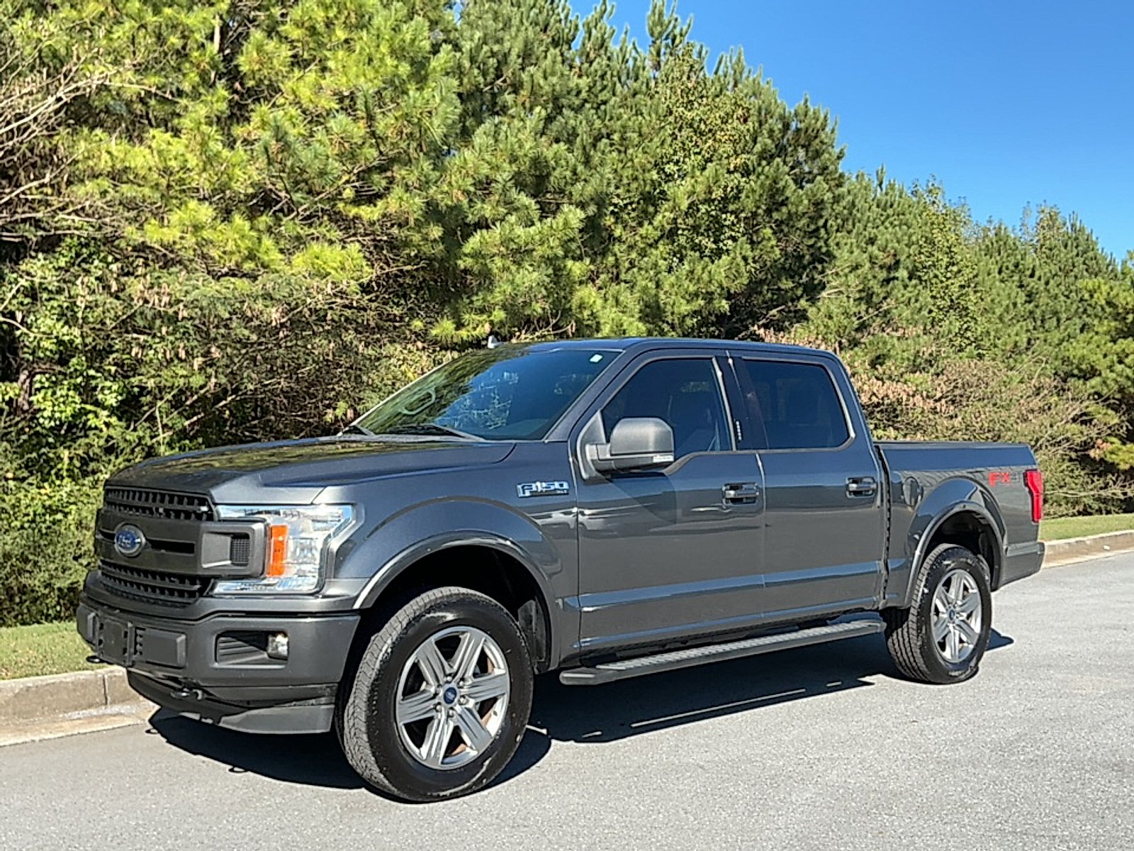 Used 2018 Magnetic Metallic Ford XLT image 6