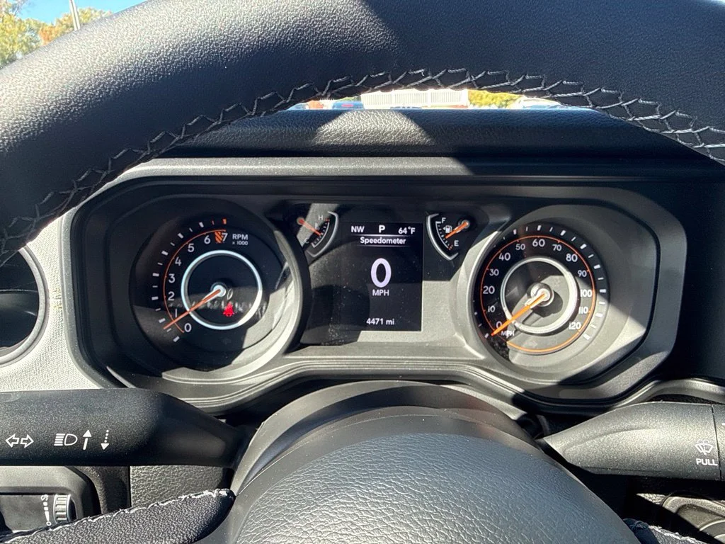Used 2025 White Jeep Sport S image 21