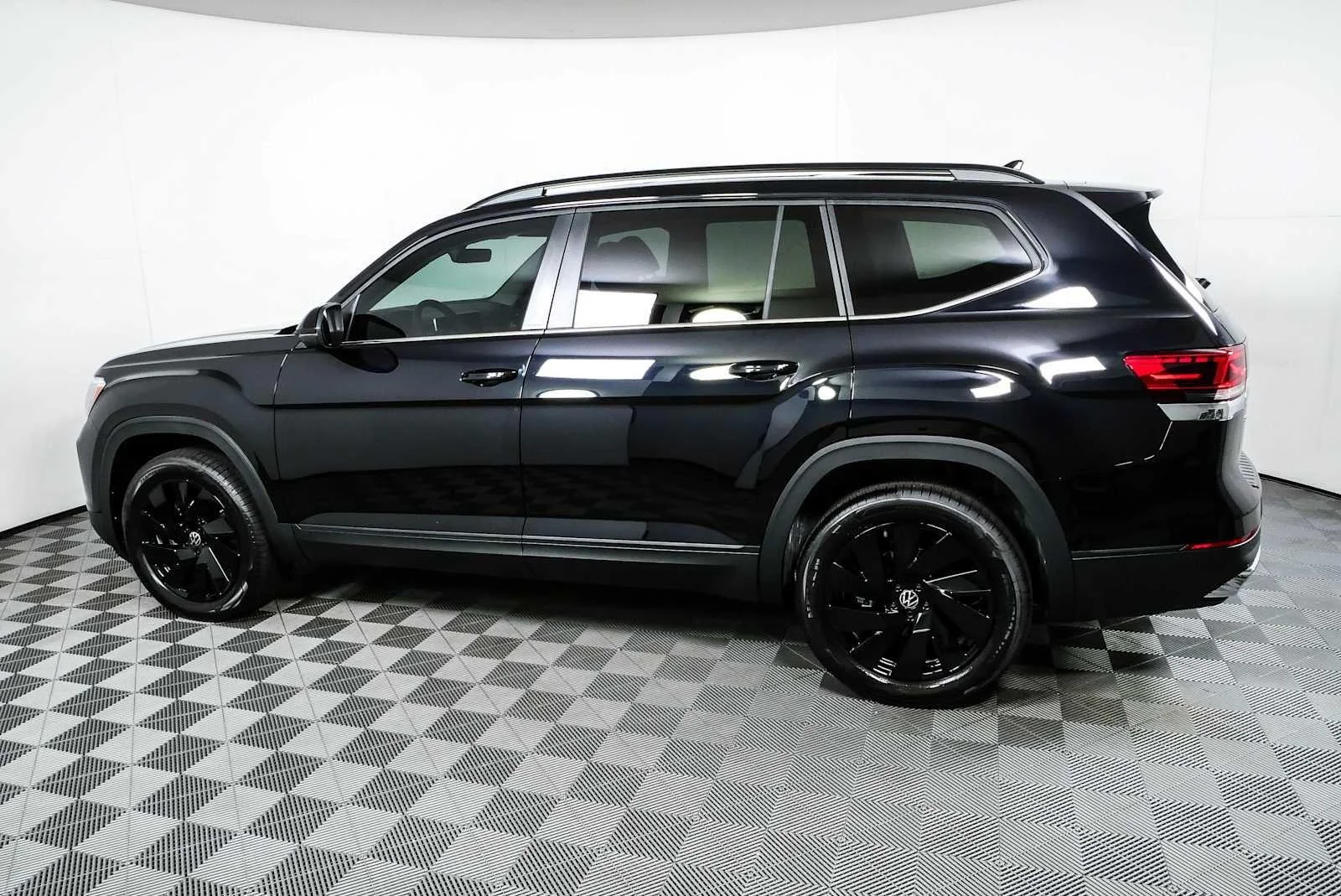 New 2026 Deep Black Pearl Volkswagen 2.0T SE w/Technology image 29