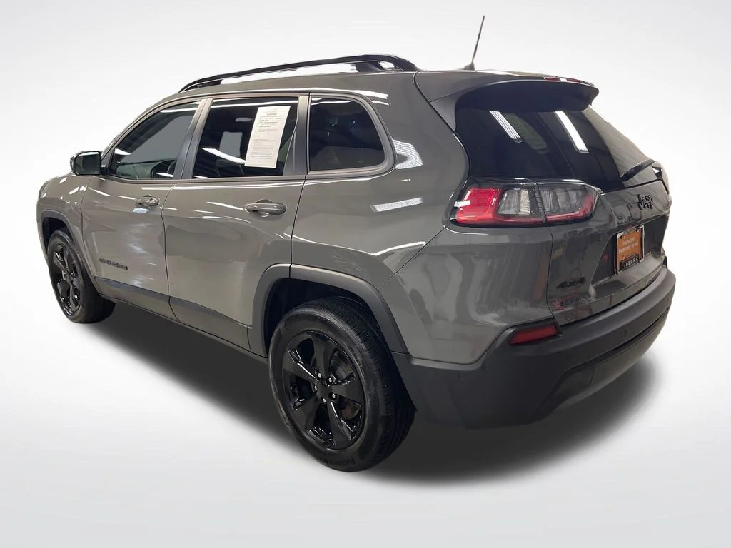 Used 2023 Gray Jeep Altitude image 4