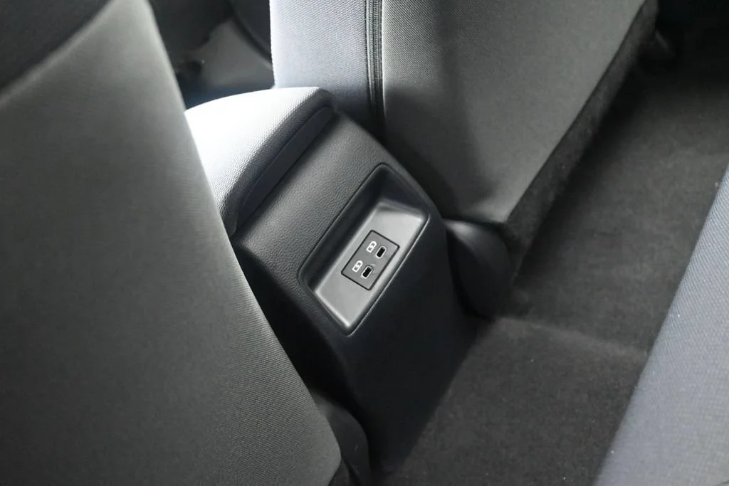 2025 Toyota Corolla LE - Photo 18