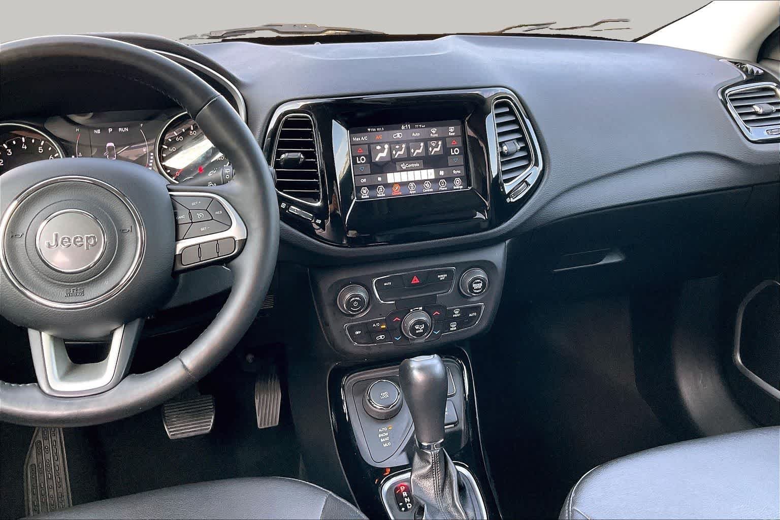 Used 2019 White Clearcoat Jeep Latitude image 7