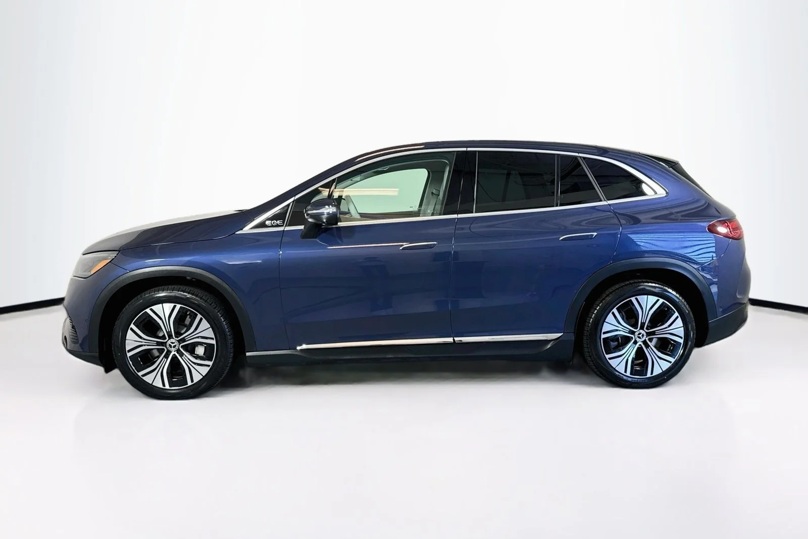 Used 2023 Twilight Blue Metallic Mercedes-Benz EQE 350 image 8