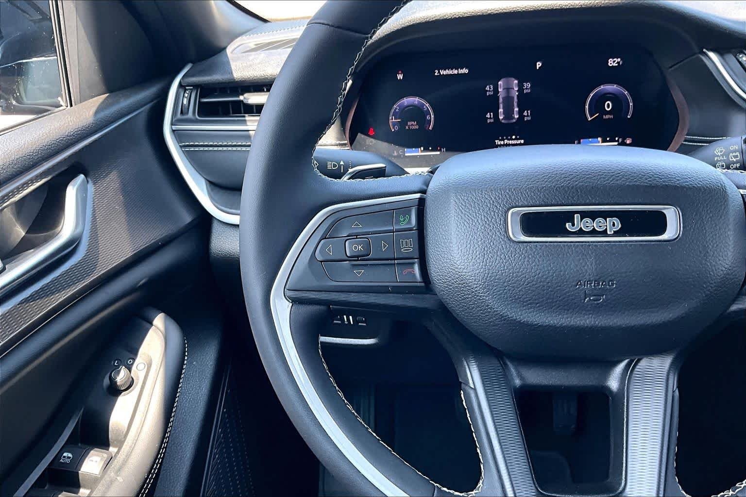 Used 2023 Baltic Gray Metallic Clearcoat Jeep Altitude image 24
