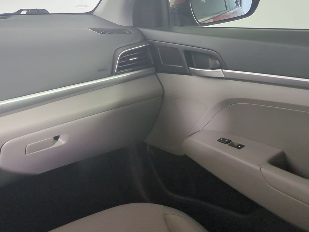 2019 Hyundai Elantra SE - Photo 17