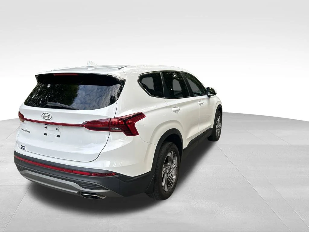 Used 2023 White Hyundai SE image 5