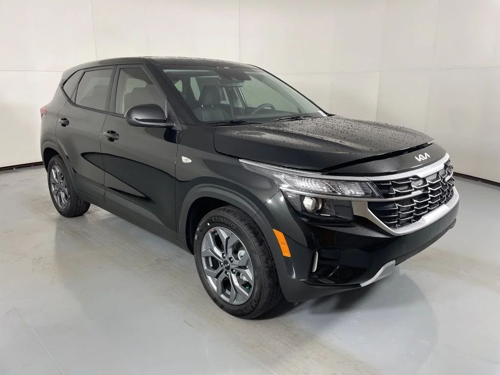 New 2026 Black Kia LX image 2