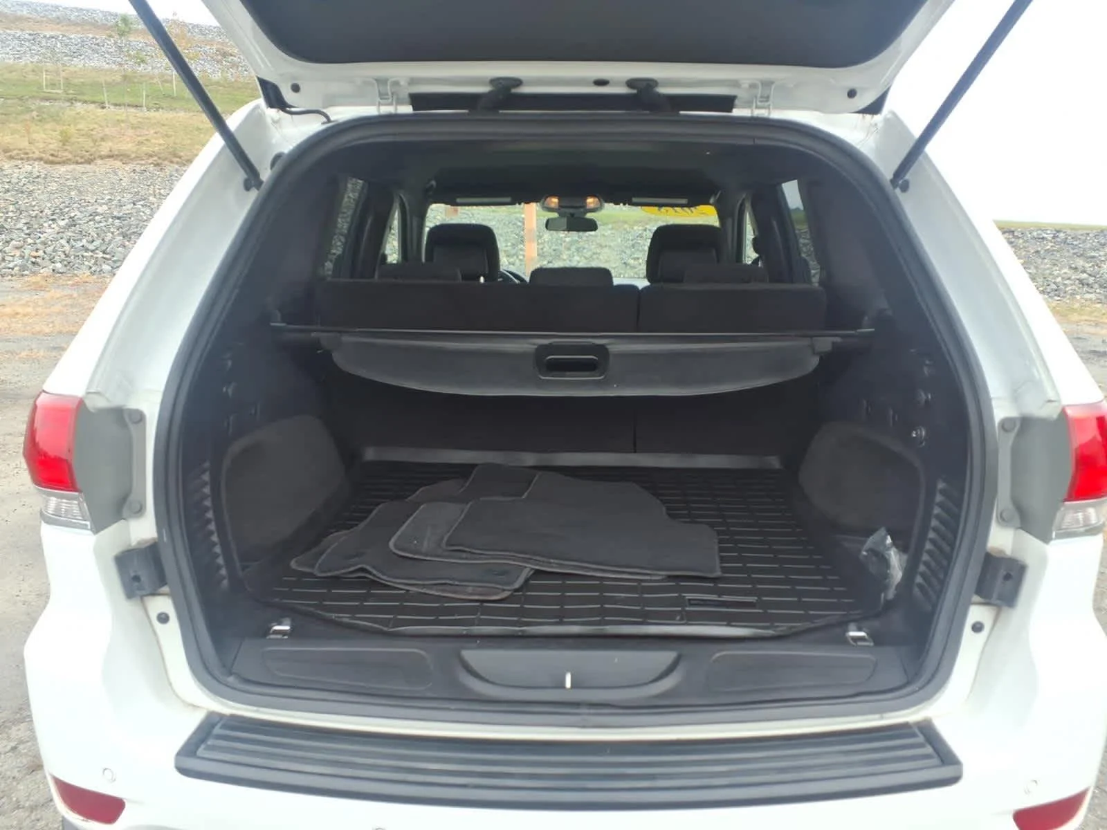 Used 2018 Bright White Clearcoat Jeep Laredo E image 10
