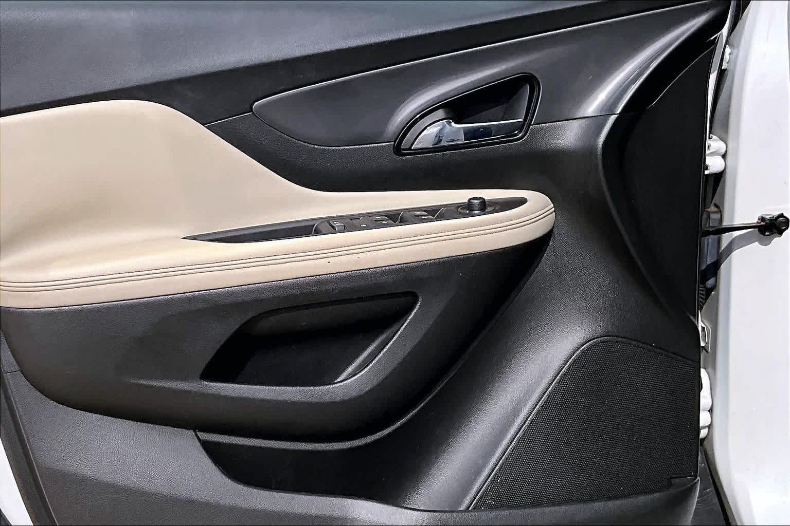 Used 2017 White Frost Tricoat Buick Preferred II image 24