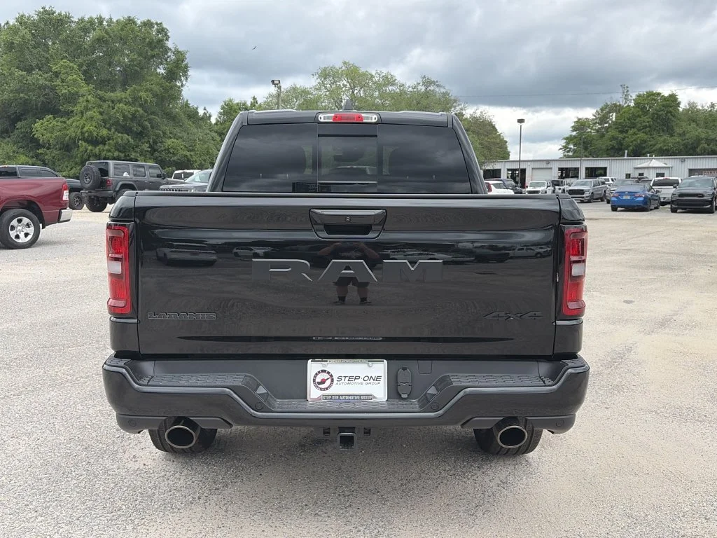New 2026 Diamond Black Crystal Pearl-Coat Exterior Paint RAM Laramie image 5