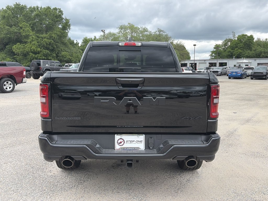 New 2026 Diamond Black Crystal Pearl-Coat Exterior Paint Ram Laramie image 5