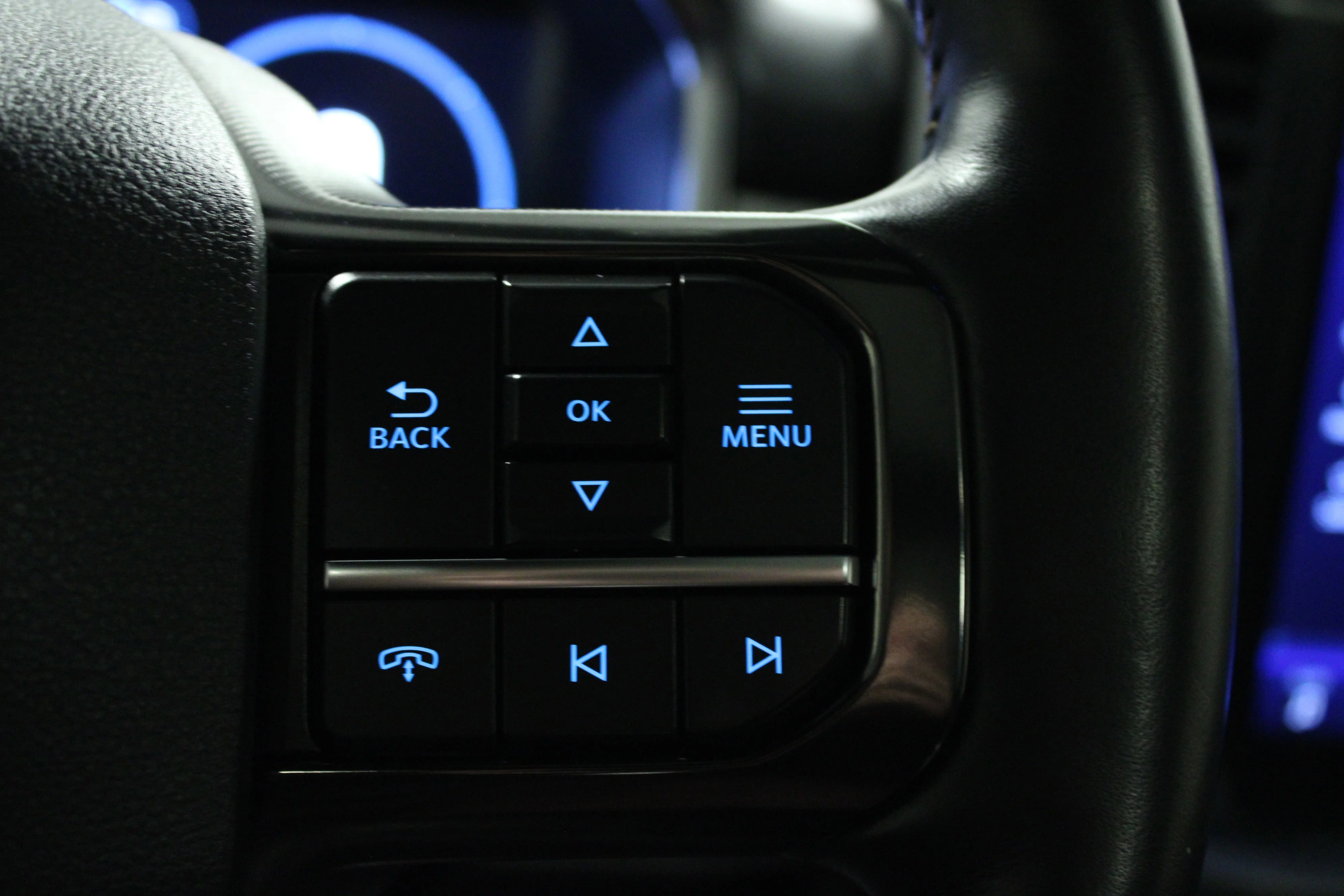 Used 2022 Black Metallic Ford Platinum image 22