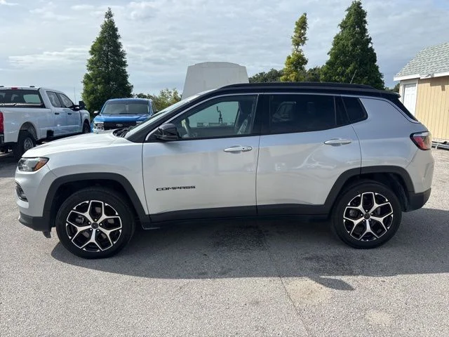 Used 2025 Silver Jeep Limited image 8