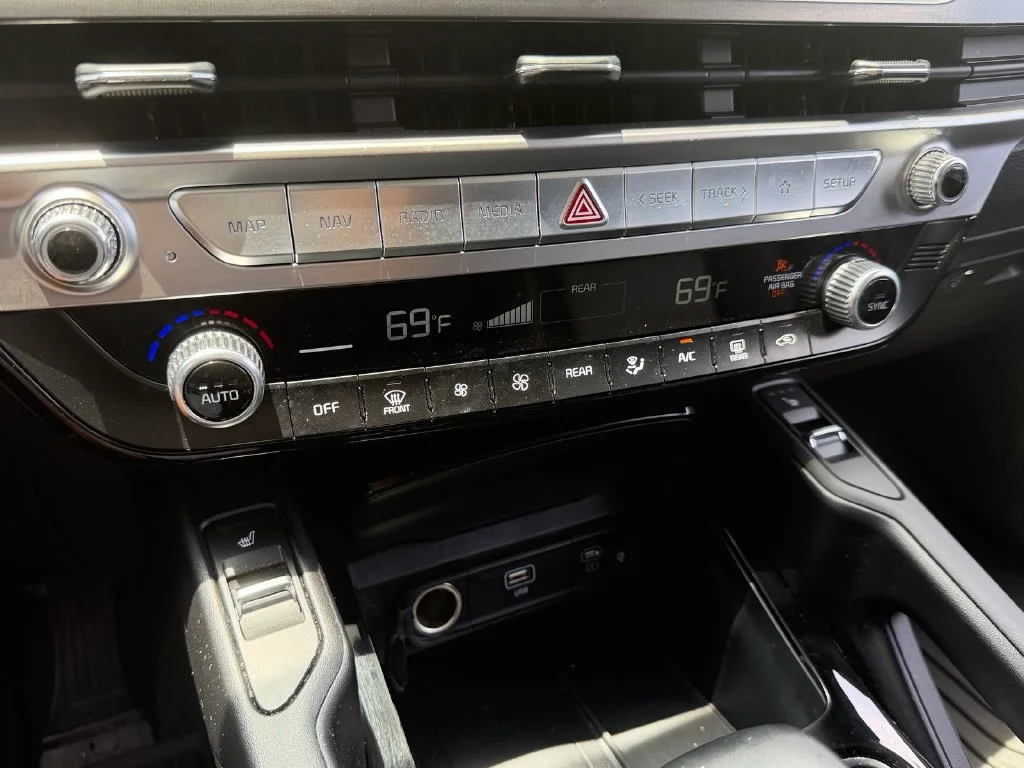 Used 2024 Green Kia S image 28